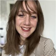 Laureata in Scienze dei Beni Culturali, attualmente studentessa all'ultimo anno di specialistica in Storia dell'arte e Archeologia a Milano